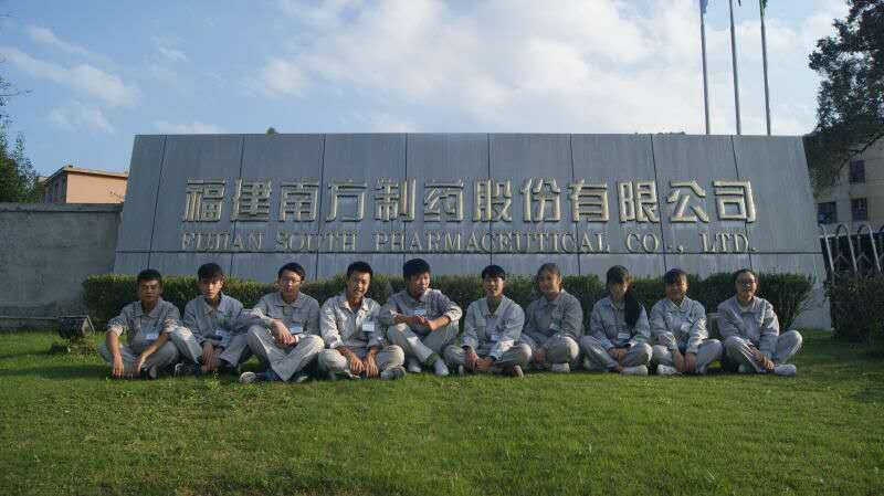 南方制药公司实习学生合影.jpg