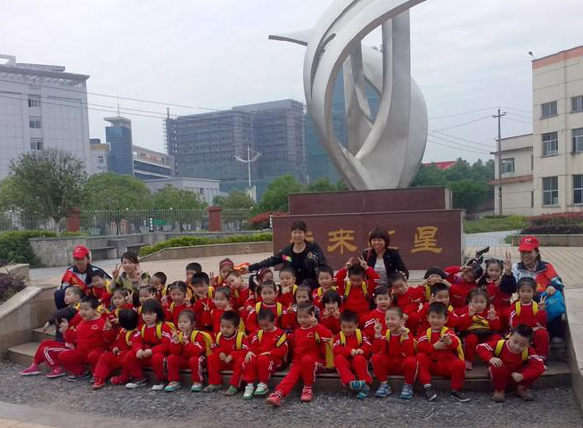 幼儿园组织来校游园1.jpg