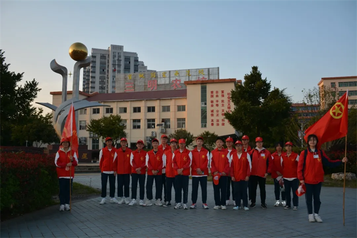 20风景园林设计五年专班青年志愿者参加“庆祝三八妇女节晚会”开展维持现场秩序等志愿服务活动.png